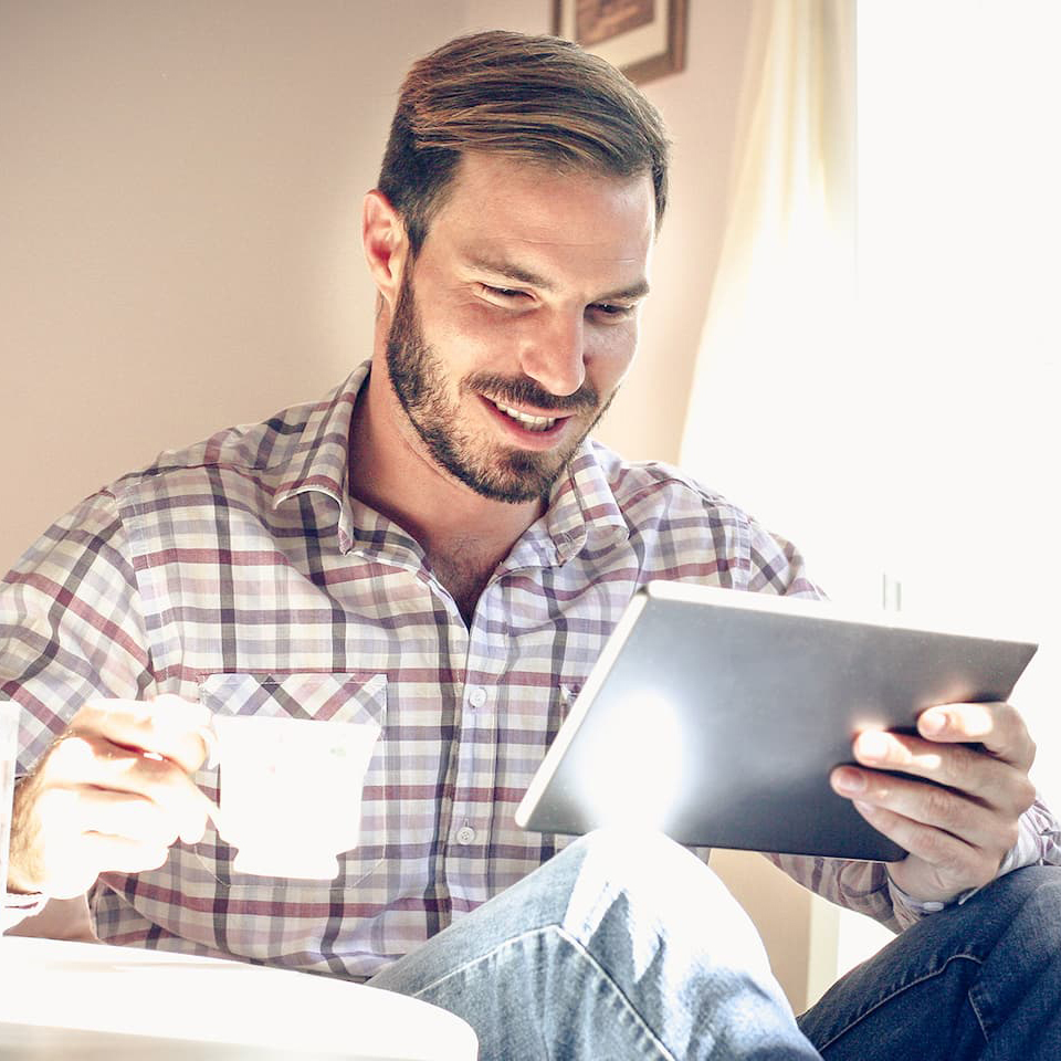 man_ipad